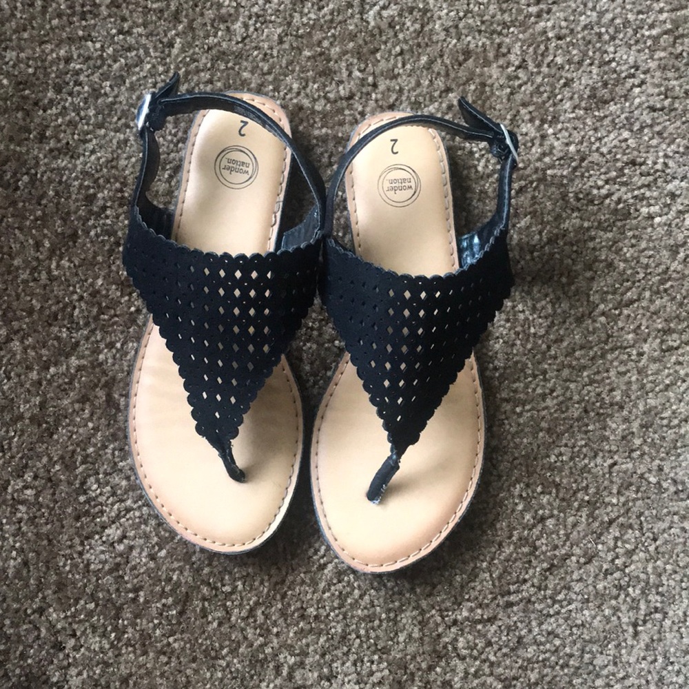 💜 4/$16 GIRLS LIKE NEW BLACK SANDALS